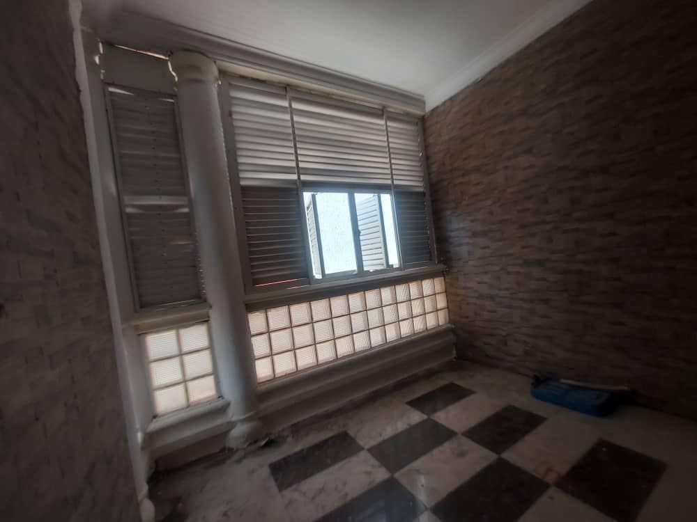 photo_5825446598530502178_y