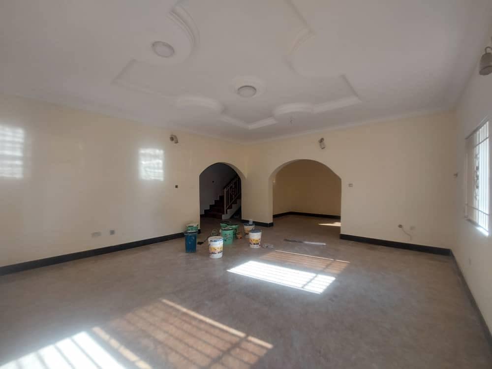 photo_5825446598530502182_y