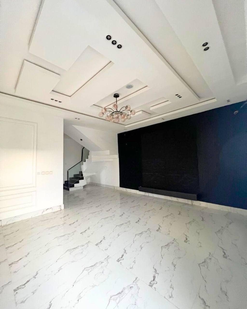 photo_5776125912817535777_y