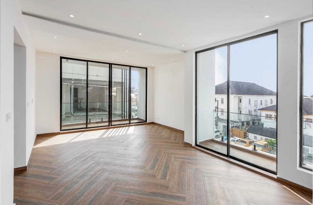 photo_5857217493821230202_y