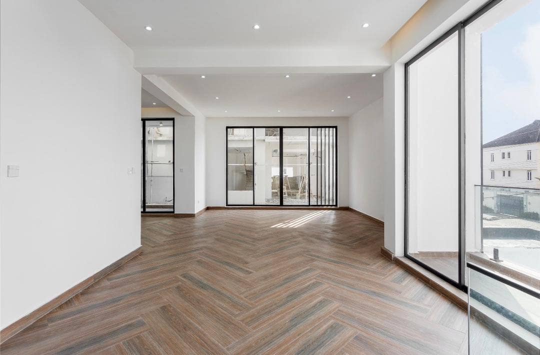 photo_5857217493821230203_y