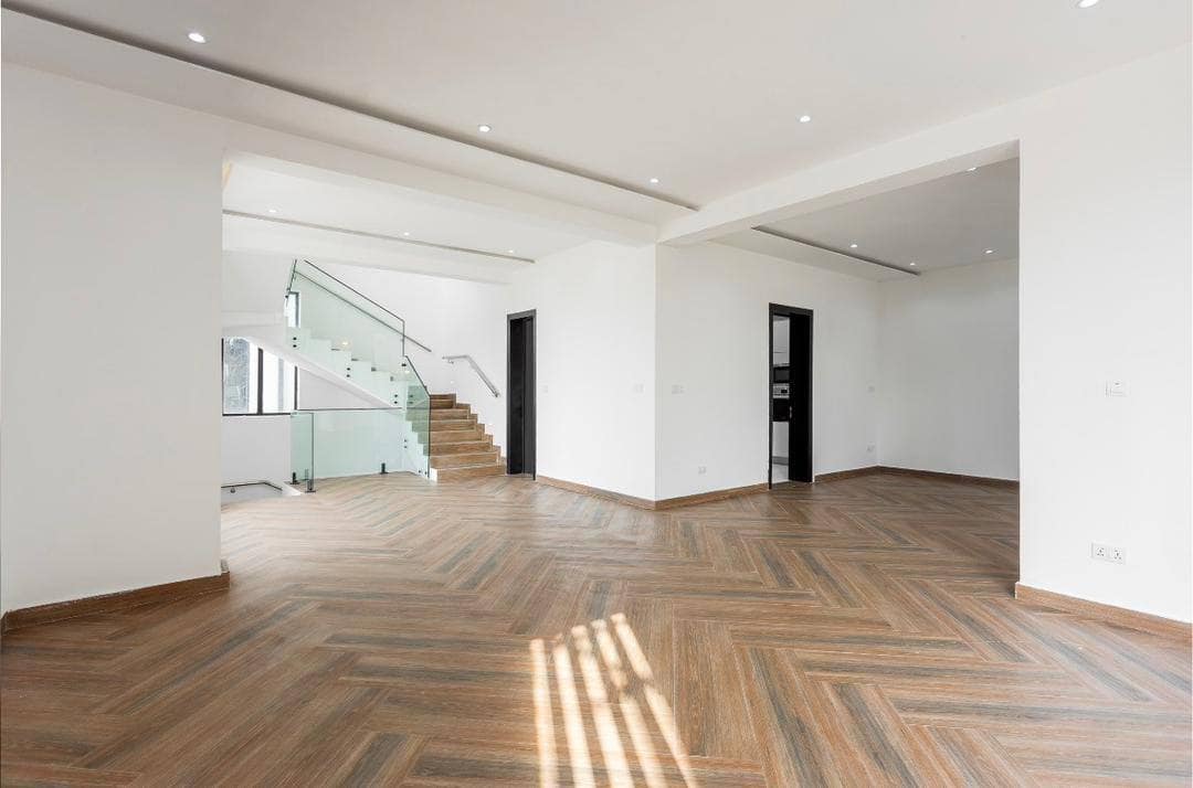 photo_5857217493821230208_y