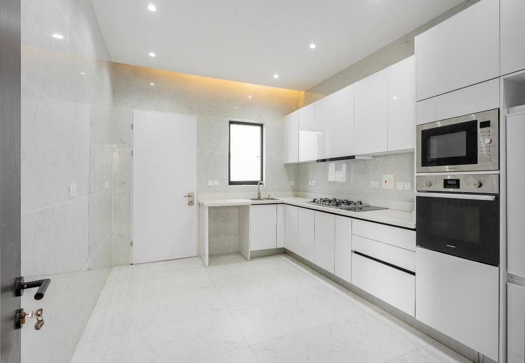 photo_5857217493821230204_y