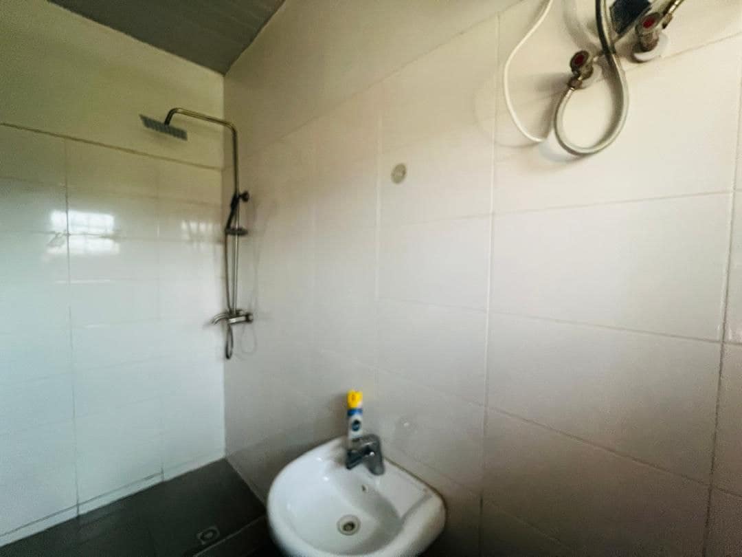 photo_5787492015485422699_y