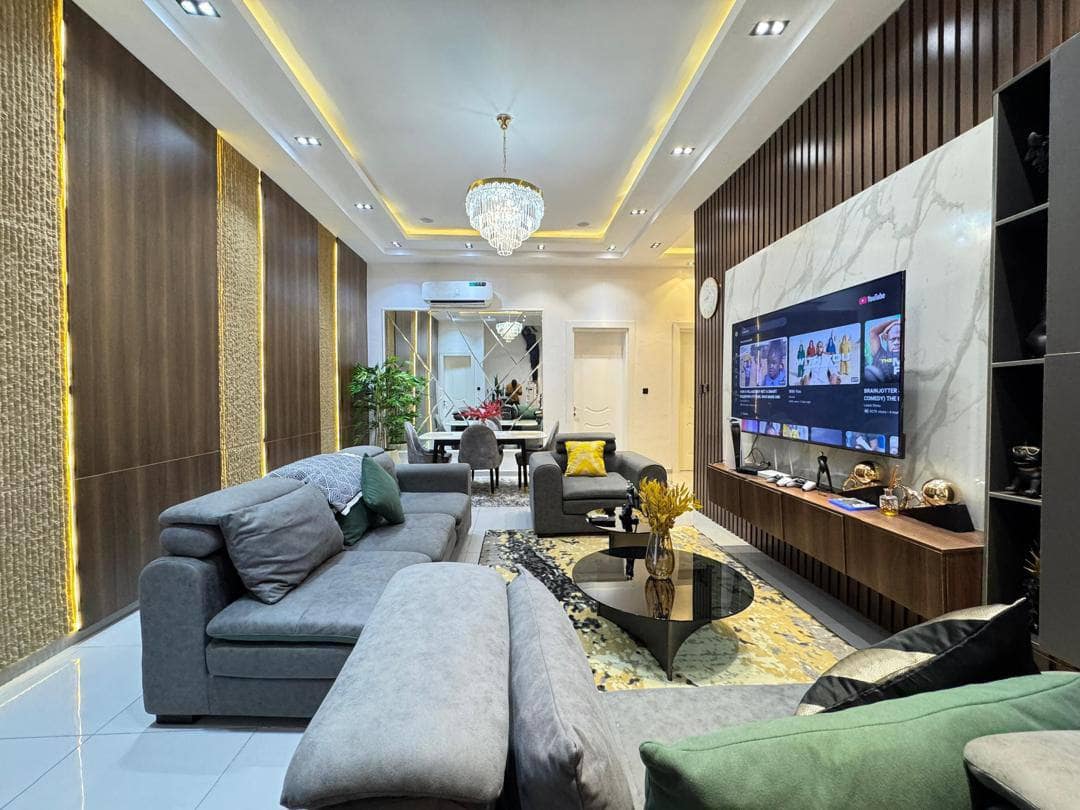 photo_5832315136000068751_y