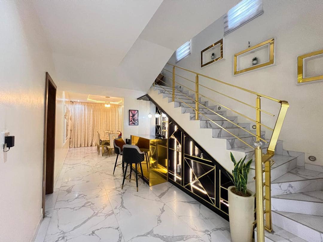 photo_5834566935813754314_y