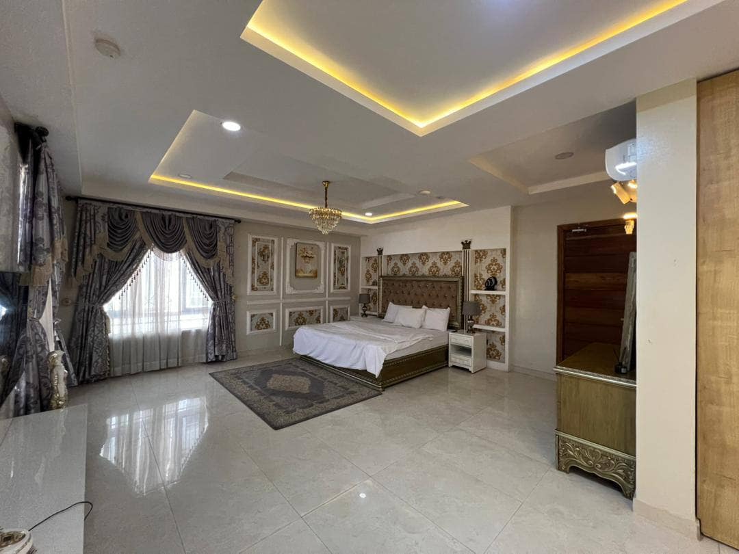 photo_5834566935813754316_y