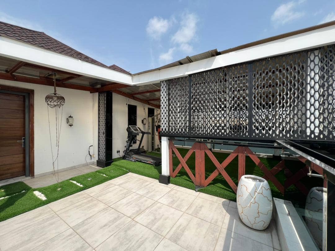 photo_5834566935813754319_y