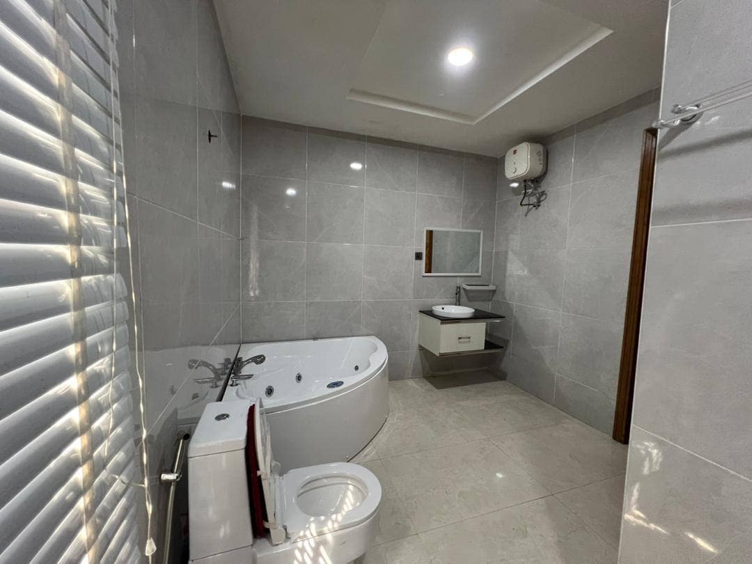 photo_5834566935813754321_y