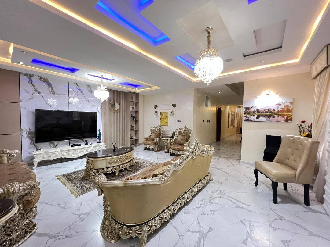 photo_5834566935813754322_y