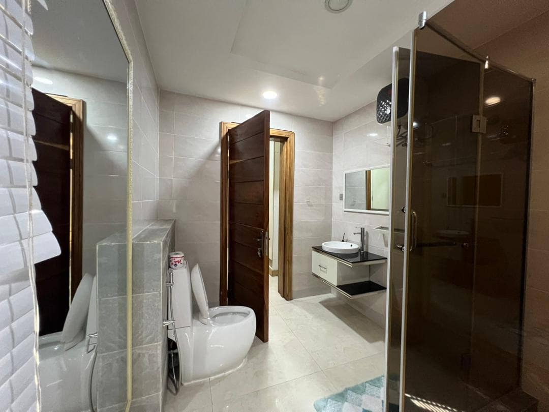 photo_5834566935813754323_y