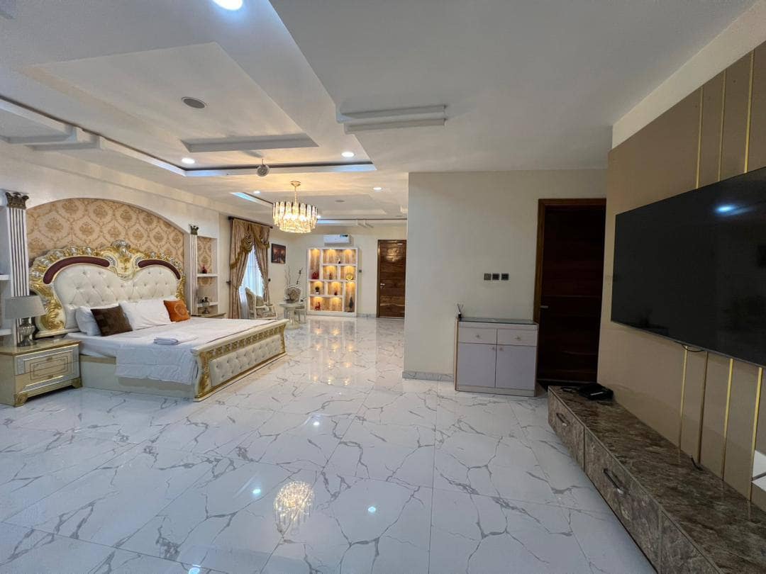 photo_5834566935813754327_y