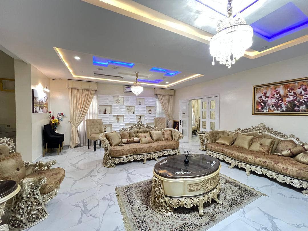 photo_5834566935813754330_y