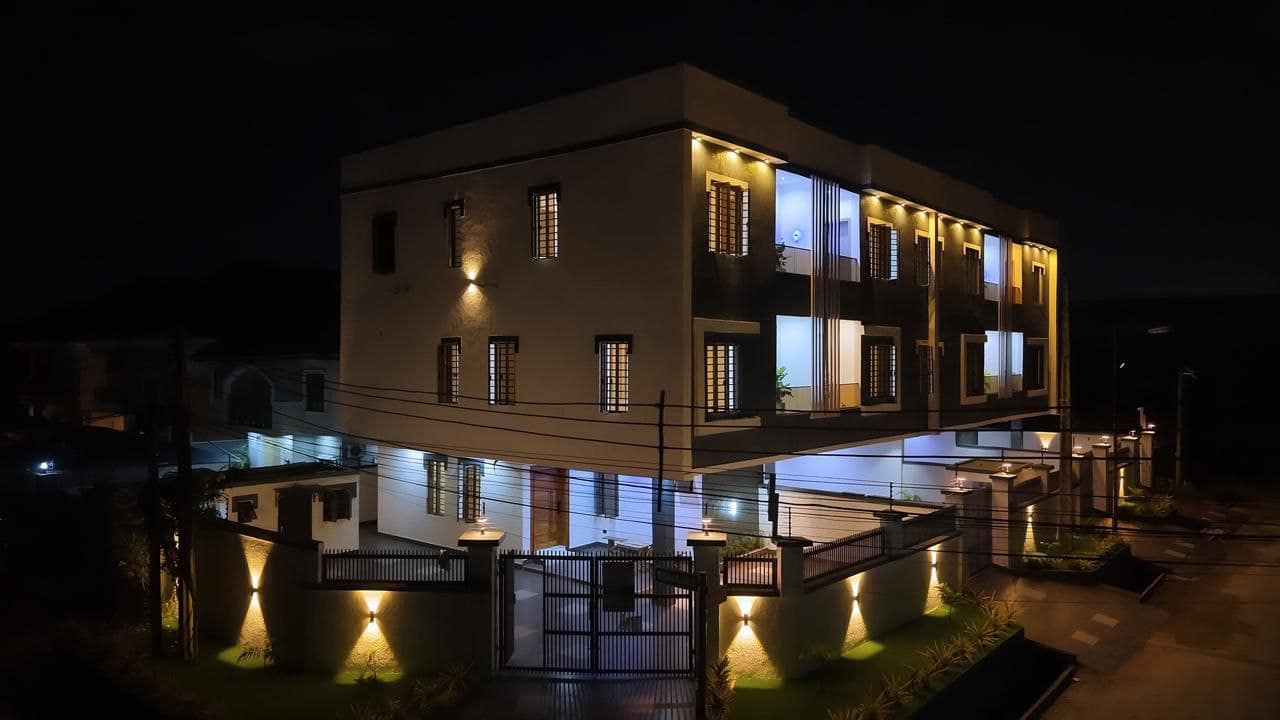 photo_5780802324749029102_y