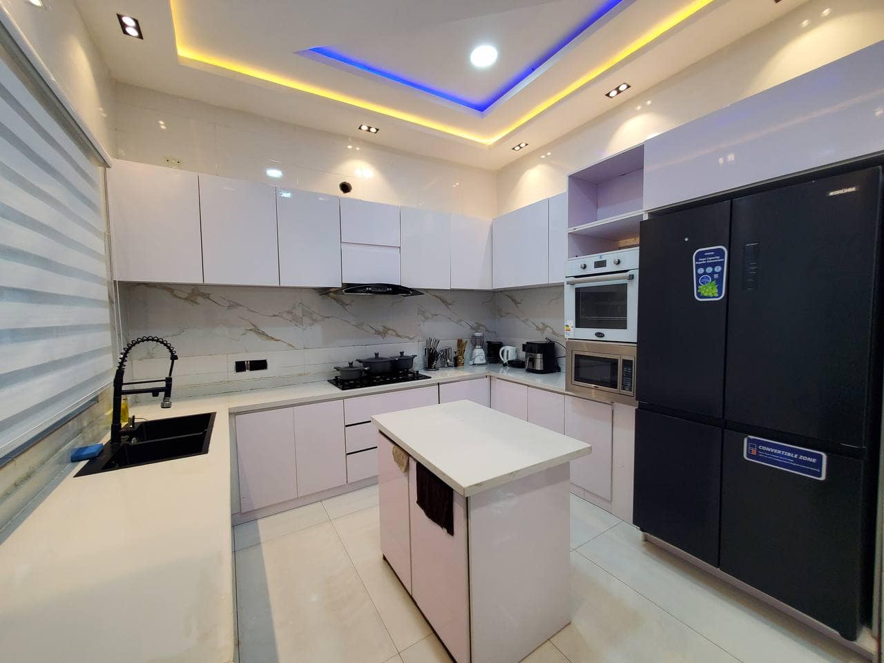 photo_5775919883236346971_y