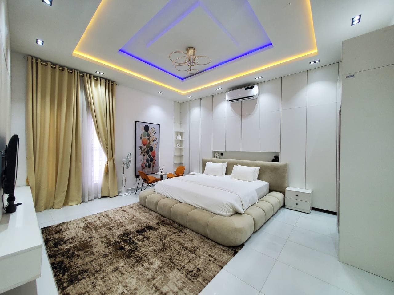 photo_5775919883236346975_y