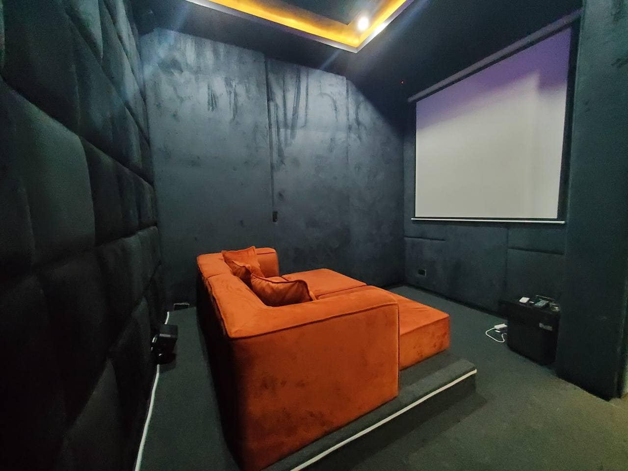 photo_5775919883236346981_y