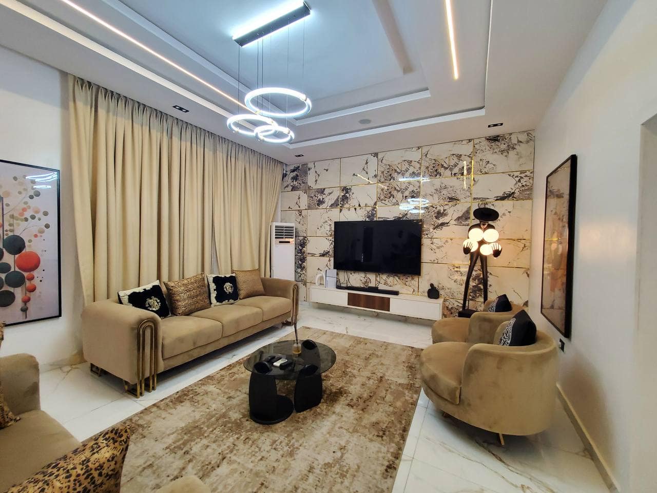 photo_5775919883236346987_y