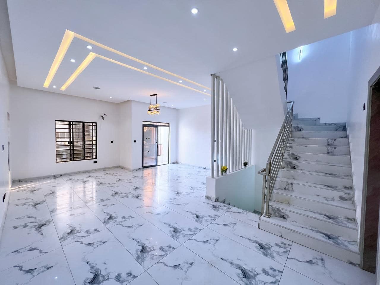 photo_5780802324749029115_y