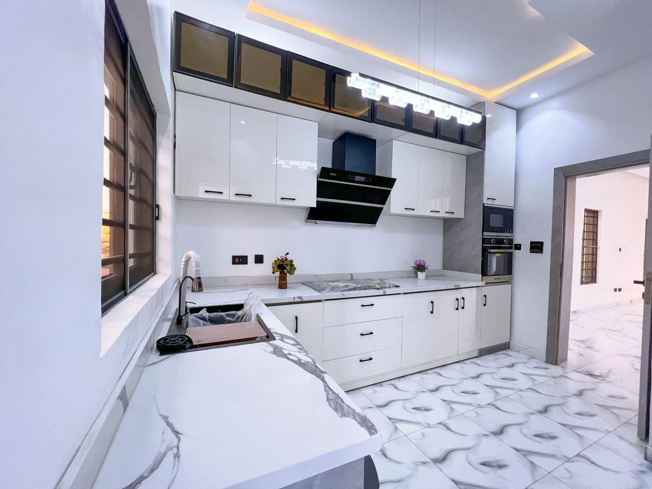 photo_5780802324749029136_y