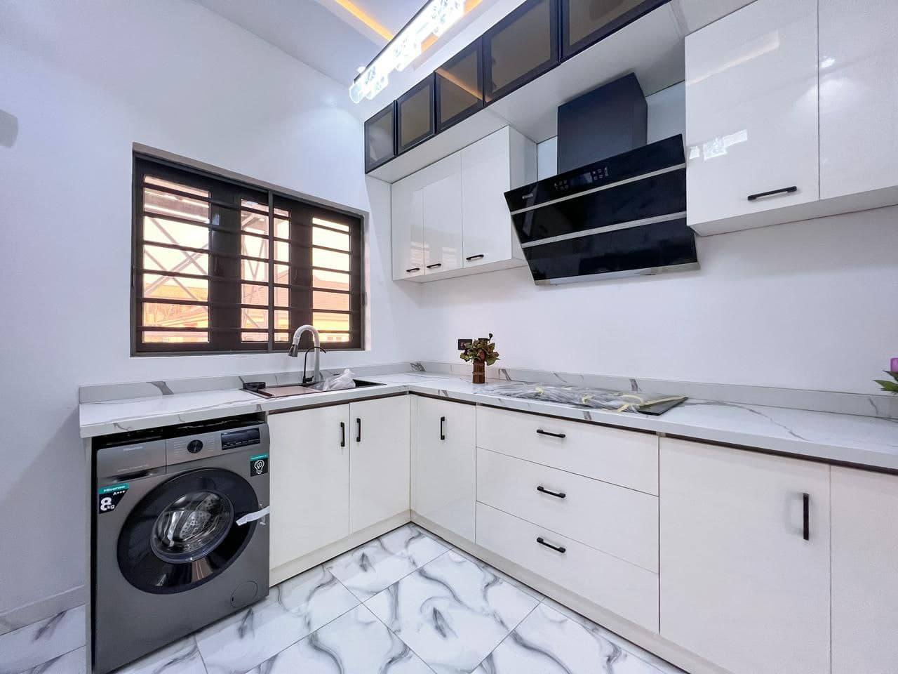 photo_5780802324749029137_y