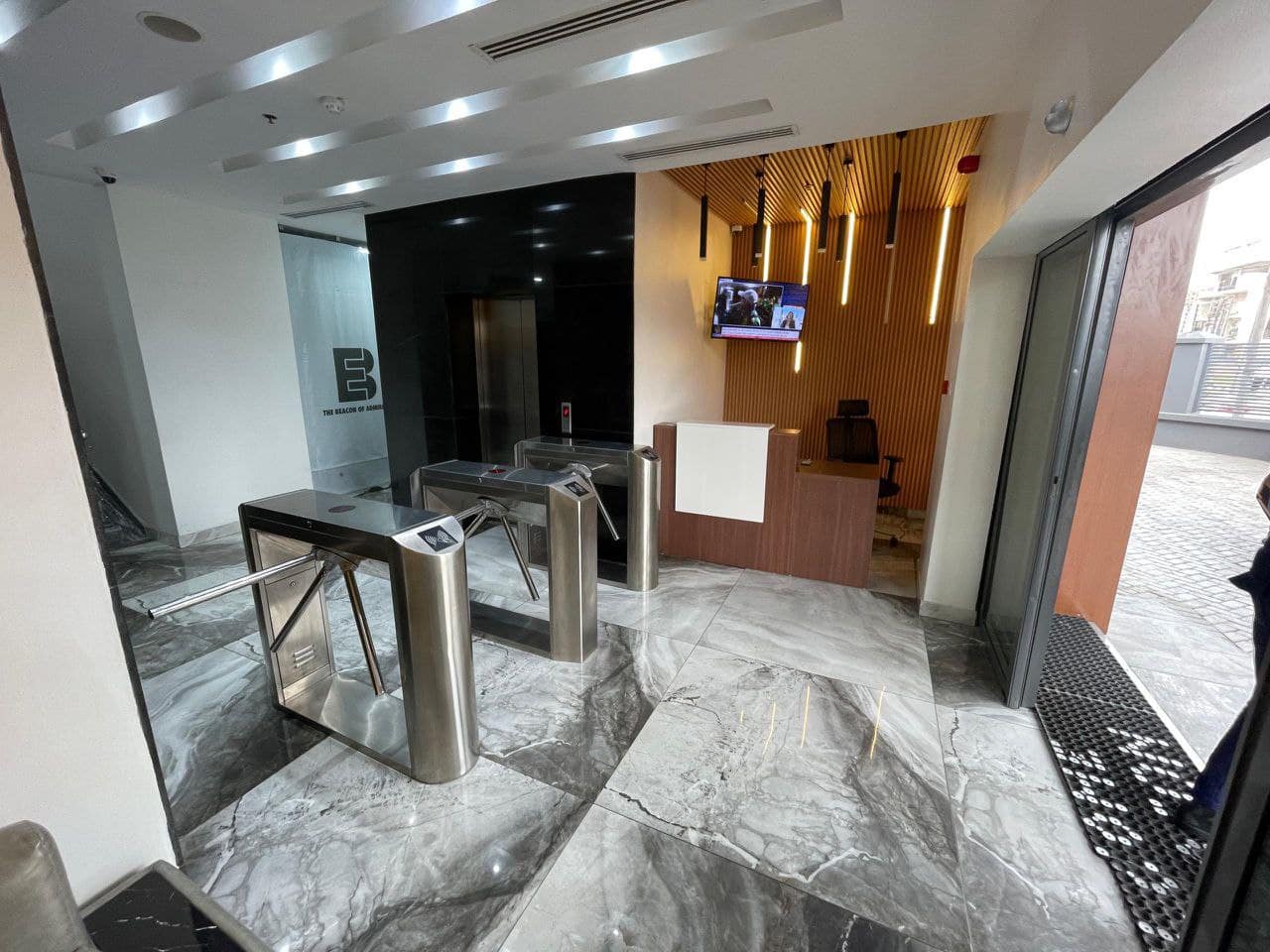 photo_5830063336186383819_y