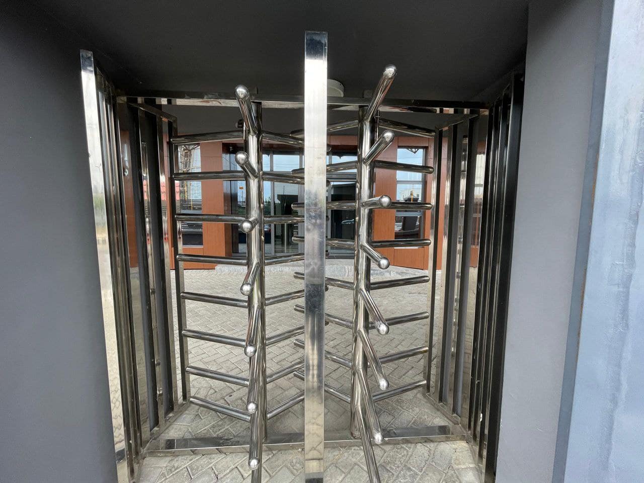 photo_5830063336186383820_y