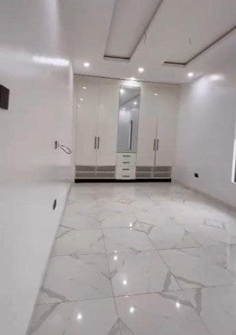 photo_5832315136000068695_x