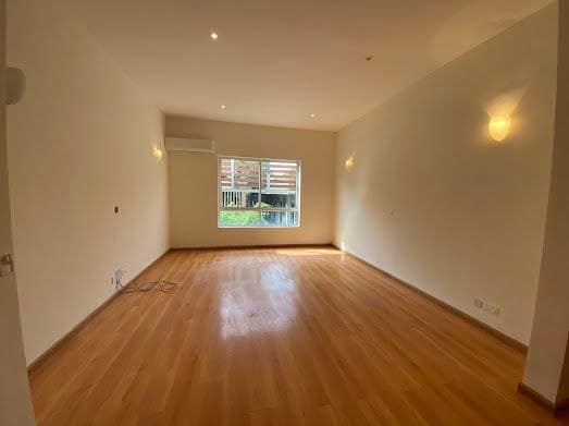 photo_6048465687363128426_x