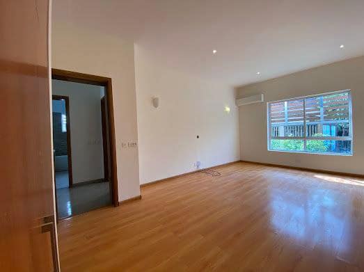 photo_6048465687363128427_x