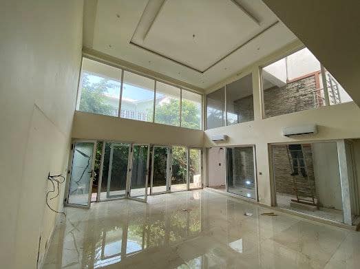 photo_6048465687363128436_x