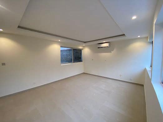 photo_6048465687363128437_x