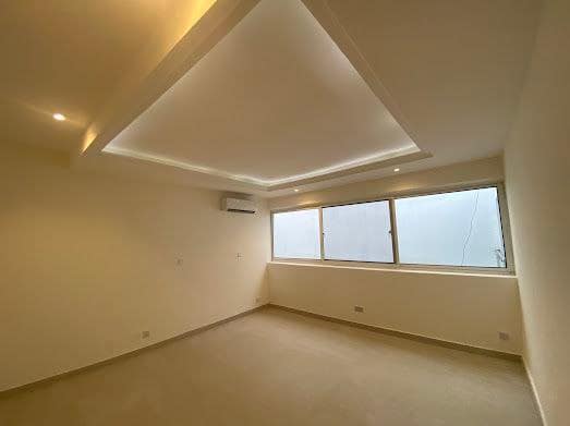 photo_6048465687363128438_x