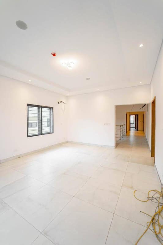 photo_5916005563059866458_x