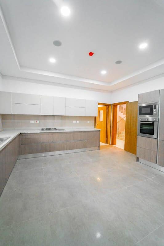 photo_5916005563059866459_x