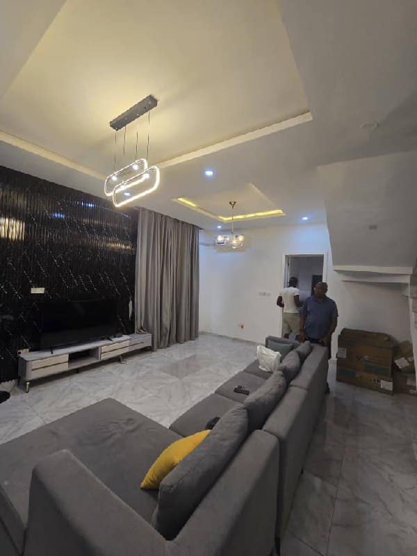 photo_6003497813565705022_x