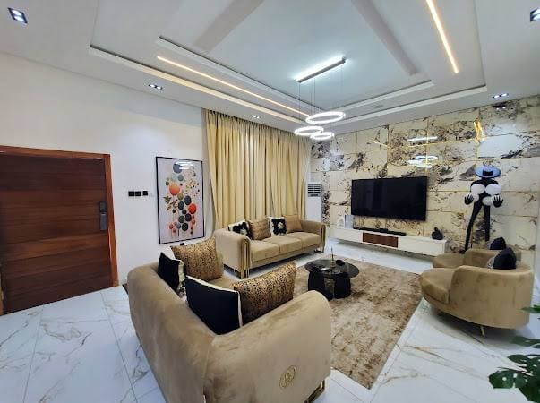 photo_5775919883236346965_x