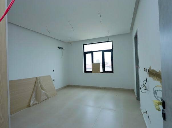 photo_5875416146427710757_x