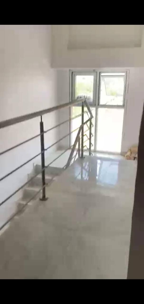 photo_5783084704729860942_y