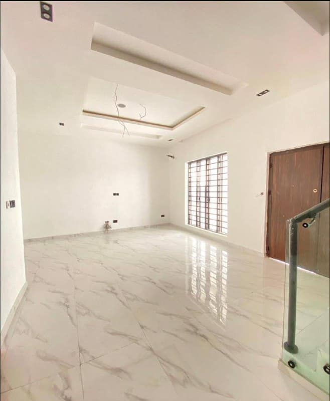 photo_6042030520683662480_x