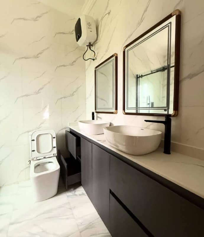 photo_5816537547868408894_x