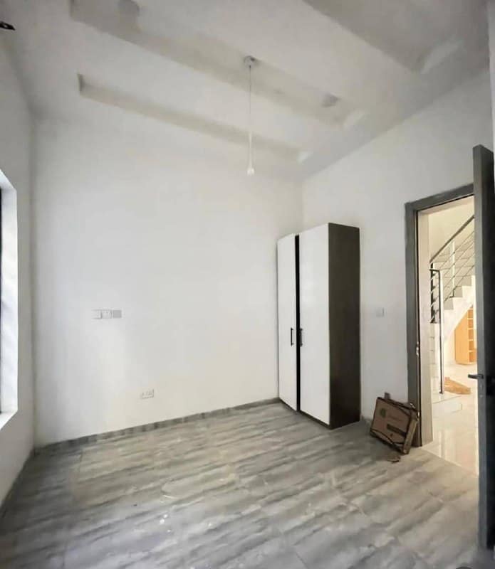 photo_5834896273906011195_x