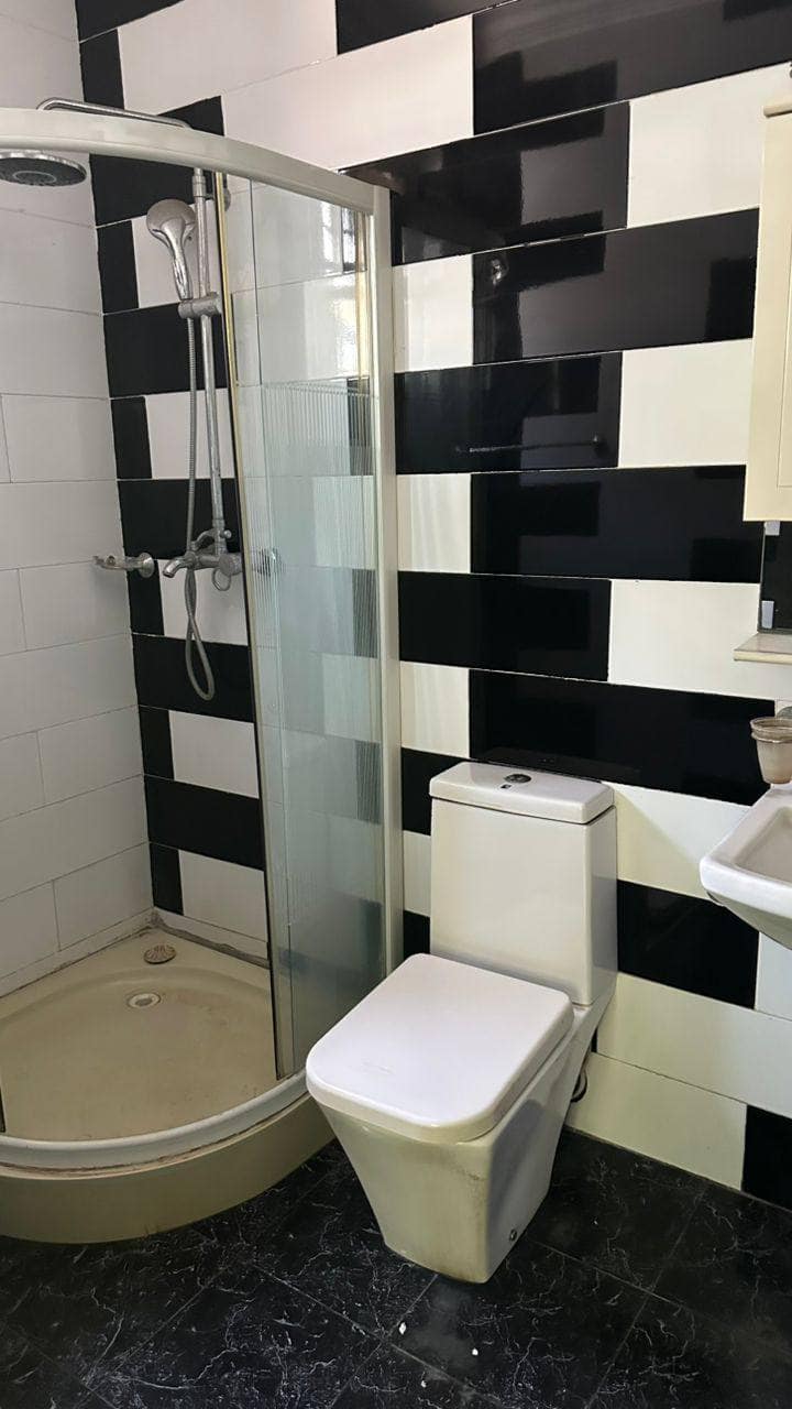 photo_5834896273906011284_y