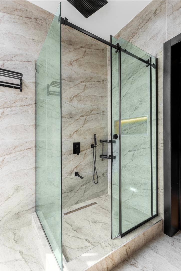 photo_5857217493821230205_y