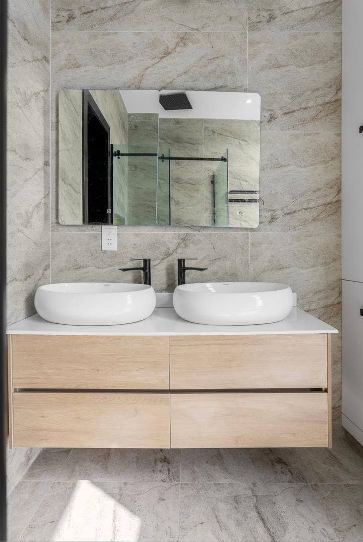 photo_5857217493821230206_y