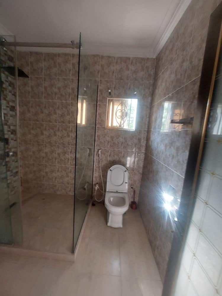 photo_5825446598530502186_y