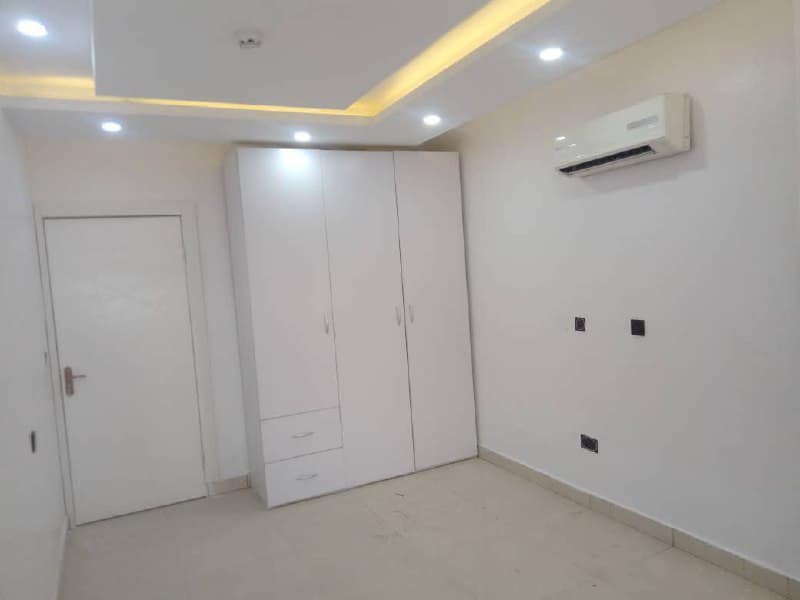 photo_5816537547868408970_x