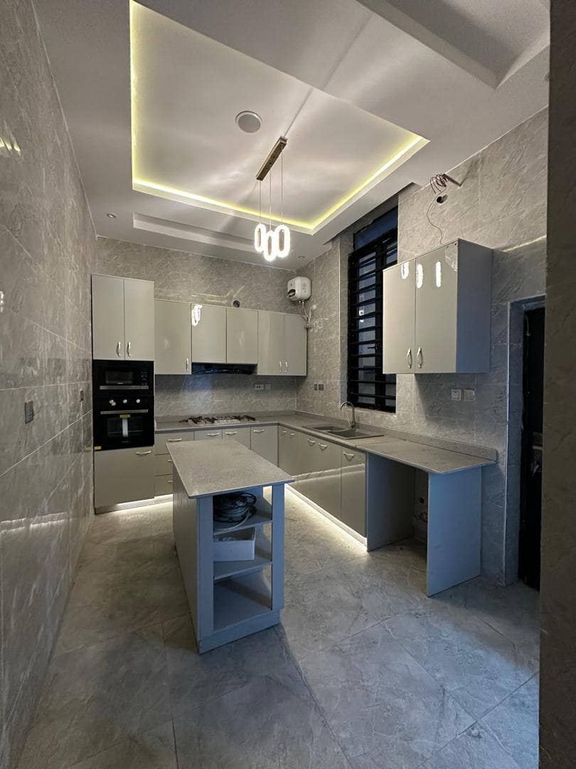 photo_5834896273906011441_y