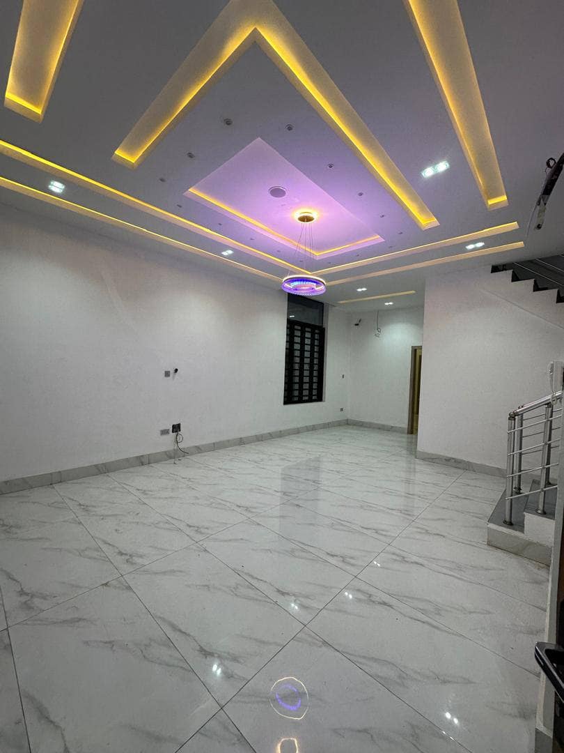 photo_5834896273906011442_y