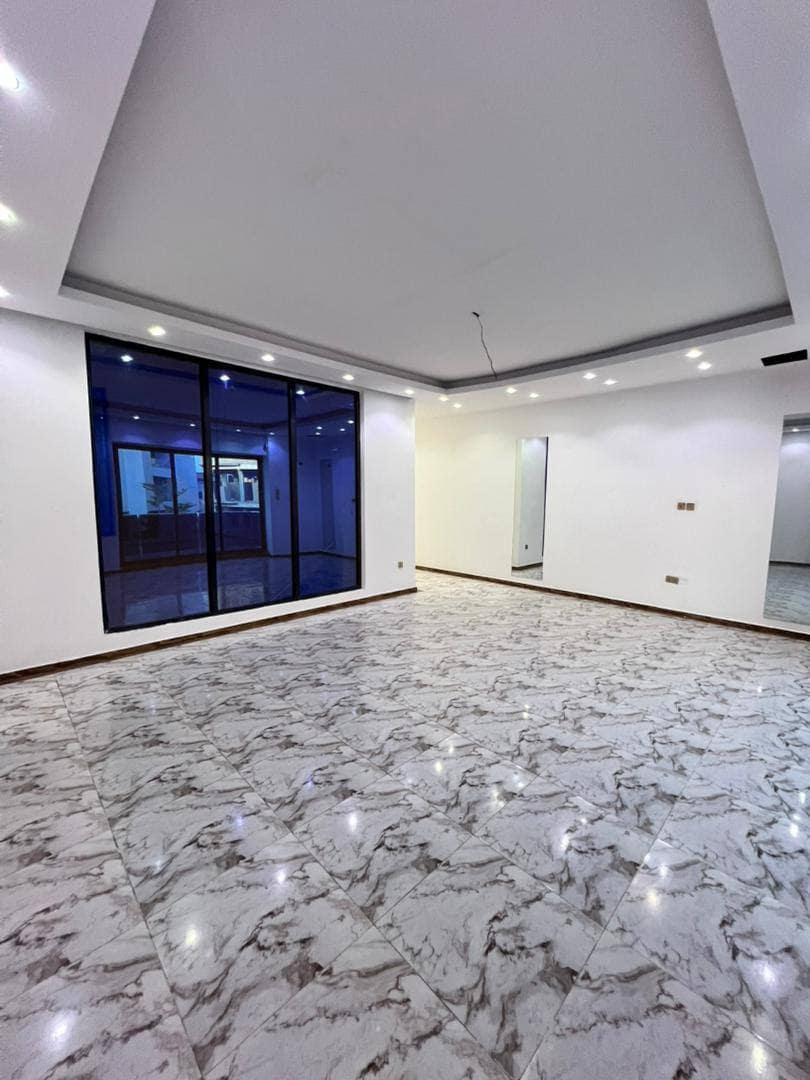 photo_5891131689461812006_y